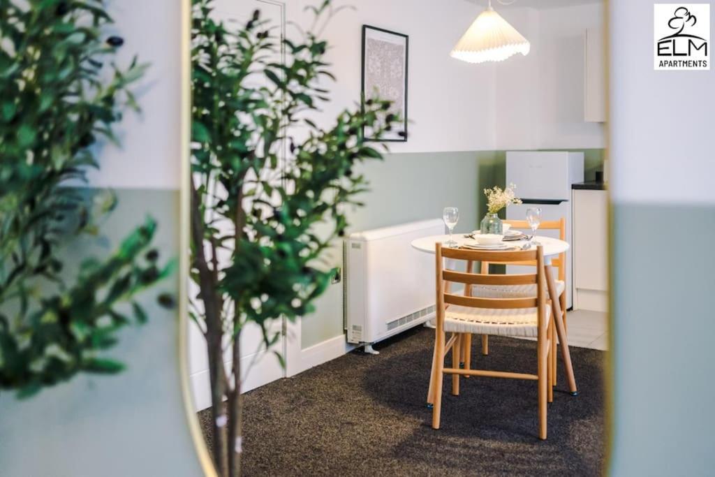 Cozy 1 Bedroom Apartment, Prime Location , Free Parking Manchester Exteriér fotografie